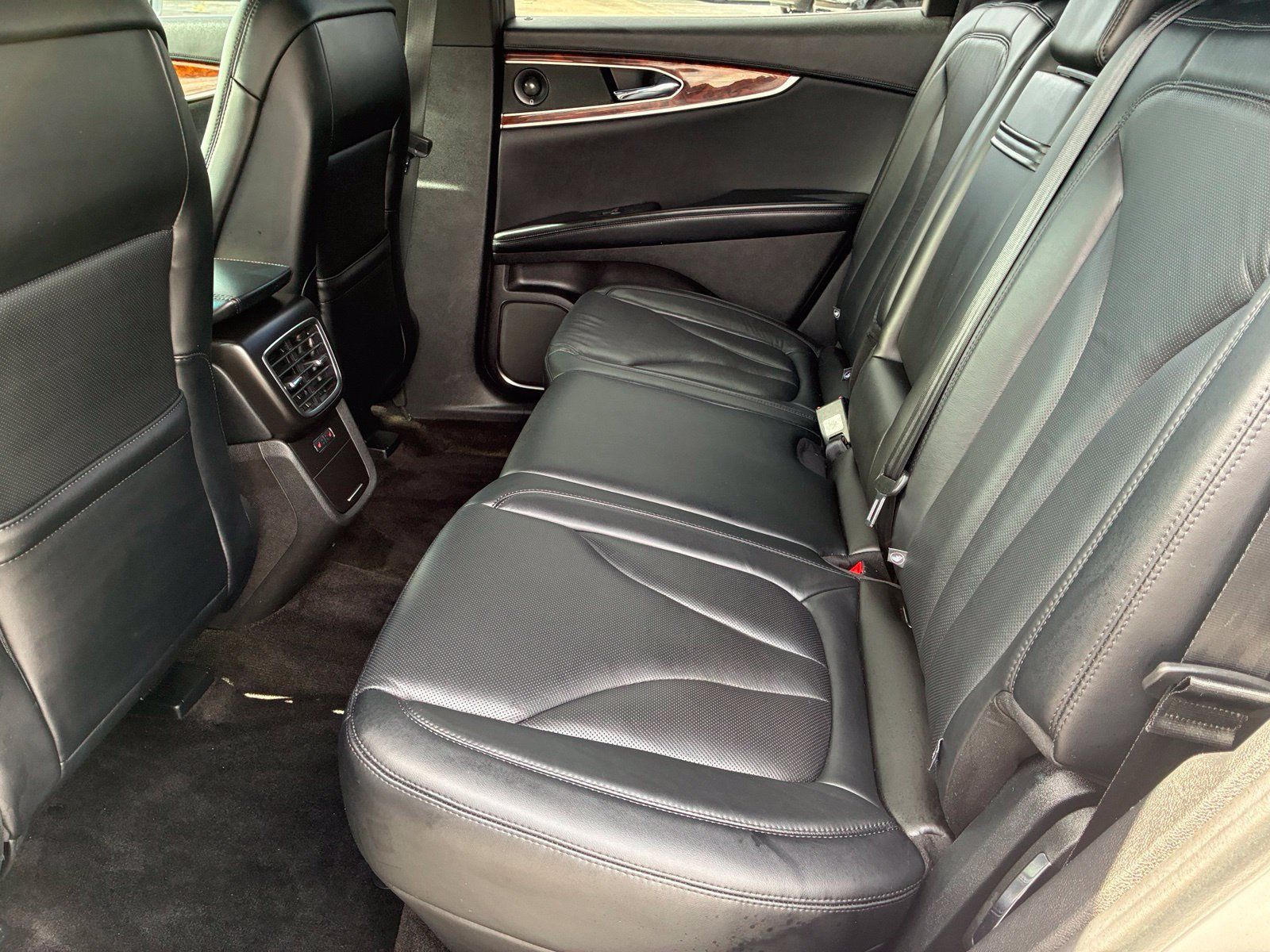 Used 2017 Lincoln MKX Reserve w/ Driver Assistance Package FWD image 14