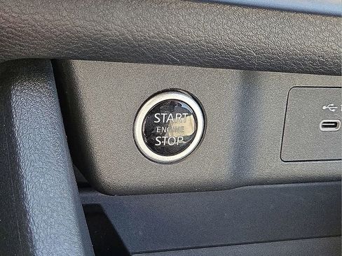 Used 2023 Nissan Rogue SV image 31