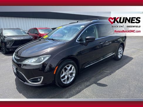 Used 2018 Chrysler Pacifica Touring-L FWD image 12