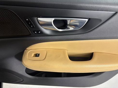 Used 2020 Volvo S60 T5 Inscription image 12