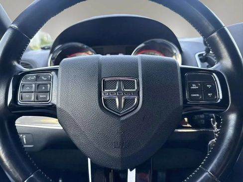 Used 2019 Dodge Grand Caravan SXT w/ Blacktop Package FWD image 14
