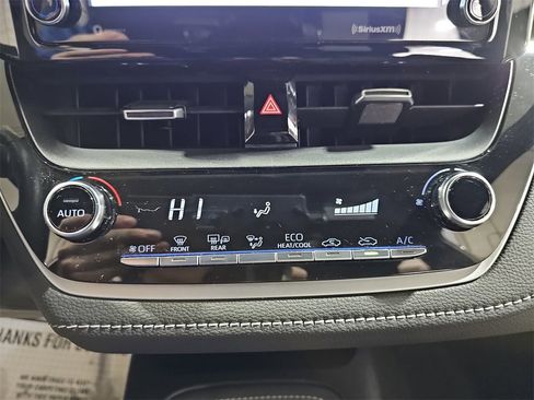 Used 2020 Toyota Corolla SE image 25