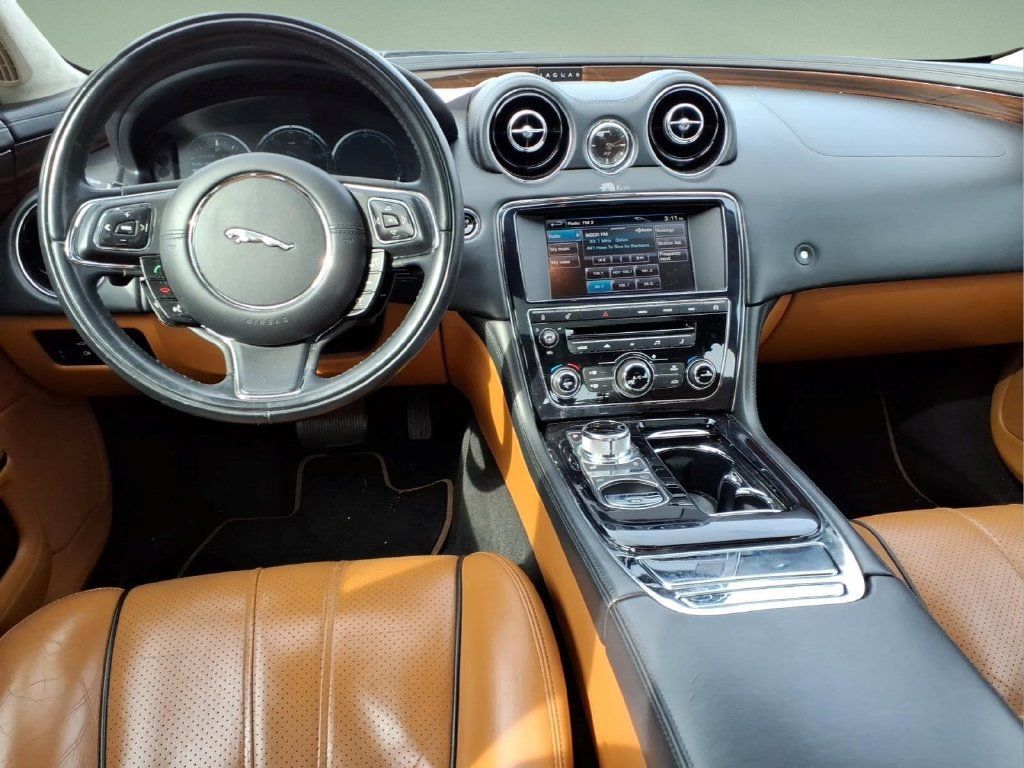 Used 2013 Jaguar XJ L Portfolio AWD/4WD image 8