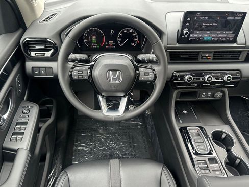 Certified 2025 Honda Pilot Touring image 15