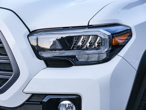 Certified 2023 Toyota Tacoma TRD Off-Road AWD/4WD image 12