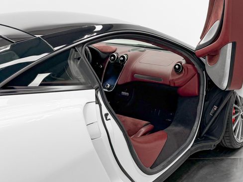 Used 2021 McLaren GT RWD image 29