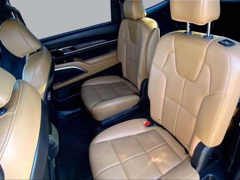Used 2022 Kia Telluride SX w/ Towing Package FWD image 19