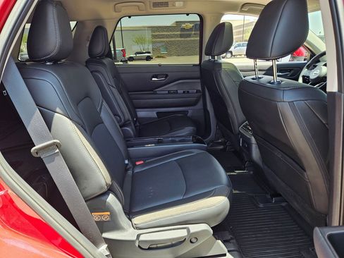 Used 2025 Nissan Pathfinder SL w/ SL Premium Package FWD image 27