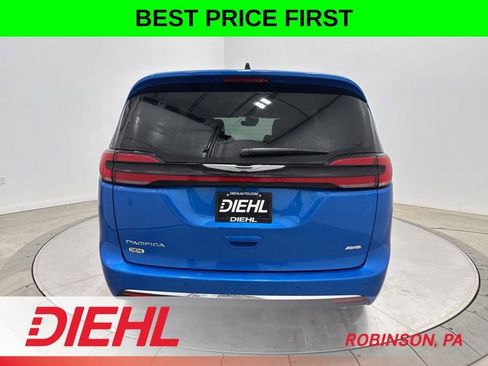 New 2026 Chrysler Pacifica Select AWD/4WD image 6