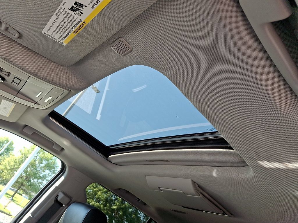 Used 2020 Chevrolet Tahoe Premier AWD/4WD image 16