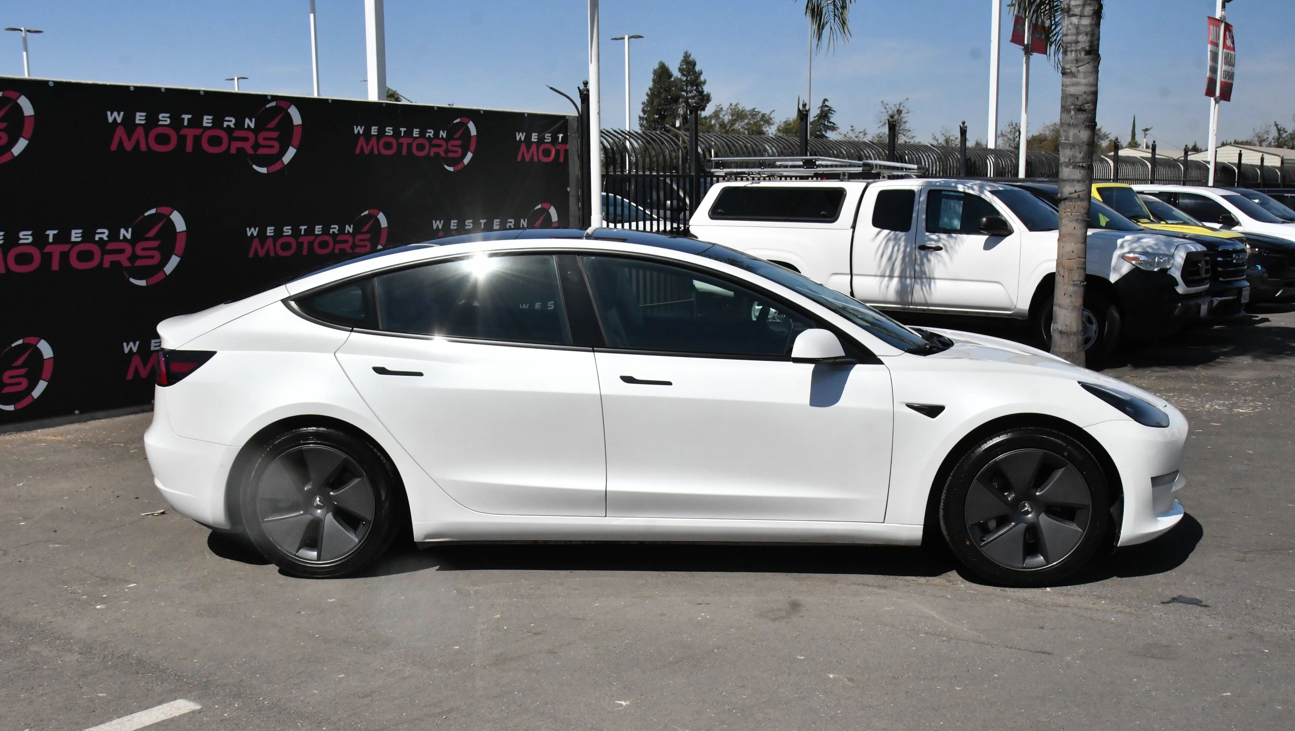 Used 2021 Tesla Model 3 Standard Range Plus RWD image 9