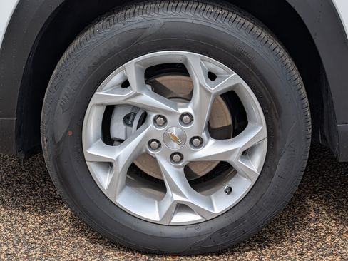 Used 2026 Chevrolet Trax LS w/ LS Convenience Package FWD image 7