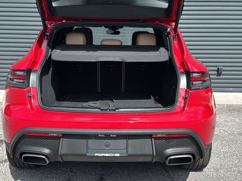 Certified 2023 Porsche Macan w/ Premium Package Plus image 17