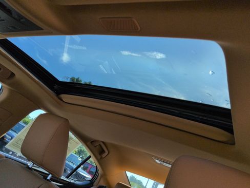 Used 2022 Lexus ES 350 w/ Premium Package FWD image 18