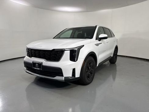 Certified 2025 Kia Sorento LX FWD image 2