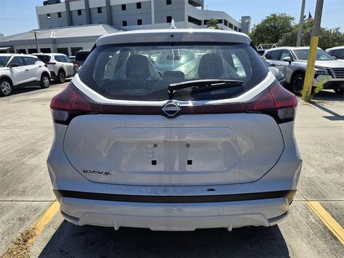 New 2025 Nissan Kicks Play S image 5