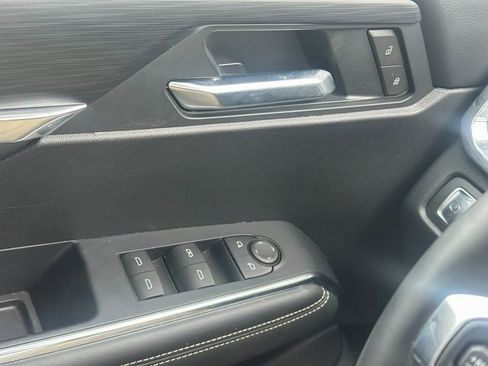 Used 2025 GMC Acadia Elevation image 32