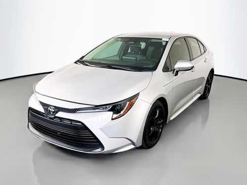 Used 2024 Toyota Corolla LE FWD image 4