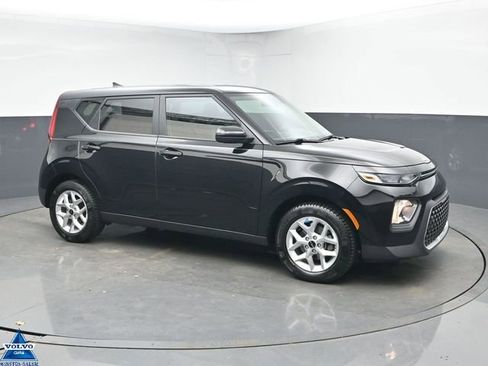 Used 2022 Kia Soul LX w/ Technology Package image 1