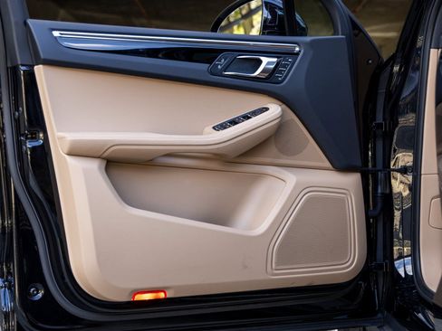 Certified 2025 Porsche Macan image 21