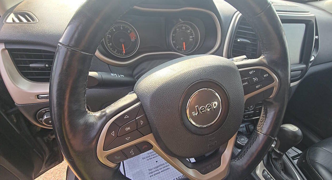 Used 2017 Jeep Cherokee Limited AWD/4WD image 14