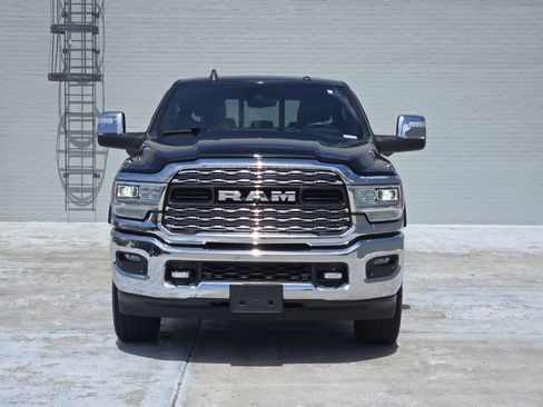 Used 2024 RAM 2500 Limited AWD/4WD image 3