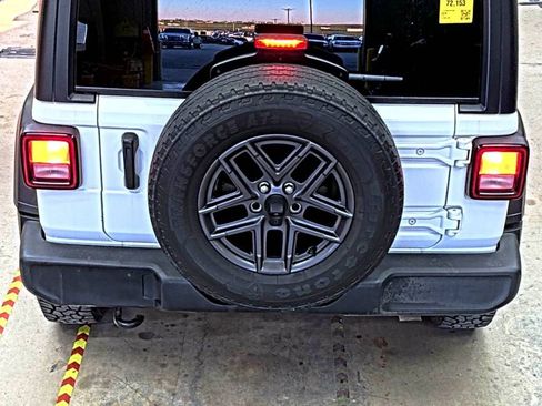 Used 2024 Jeep Wrangler Unlimited Sport image 8