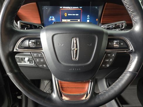 Used 2024 Lincoln Navigator Premiere image 22