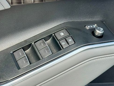 Used 2025 Toyota Highlander Platinum AWD/4WD image 18