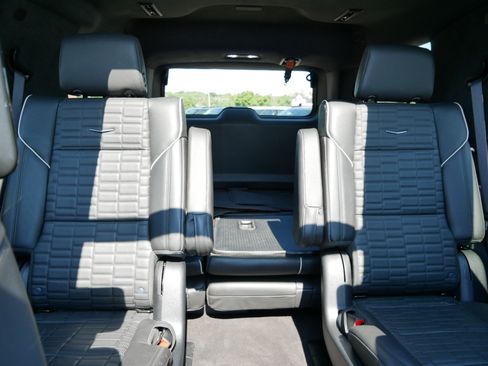 Used 2023 Cadillac Escalade Sport Platinum w/ LPO, ONYX Package AWD/4WD image 13