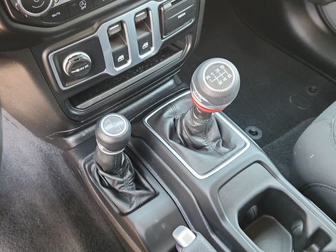Used 2020 Jeep Wrangler Sport AWD/4WD image 23