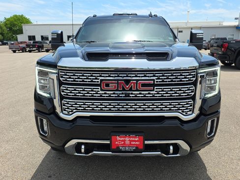 Used 2023 GMC Sierra 2500 Denali w/ Technology Package AWD/4WD image 3