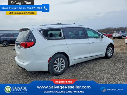 Used 2019 Chrysler Pacifica Touring-L image 4