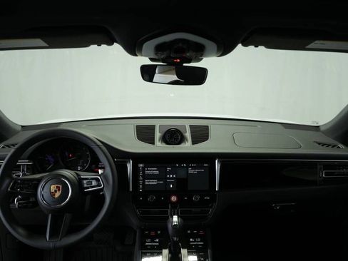 Certified 2025 Porsche Macan AWD/4WD image 16