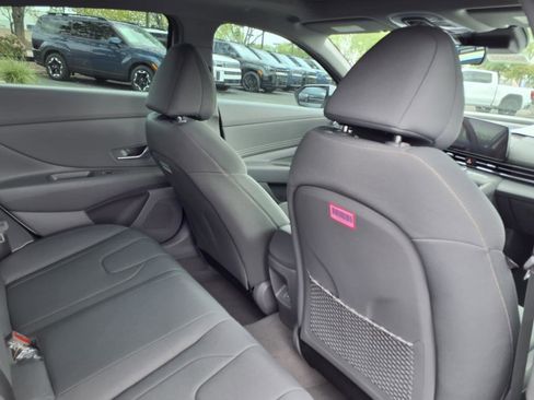 Used 2025 Hyundai Elantra SEL image 8