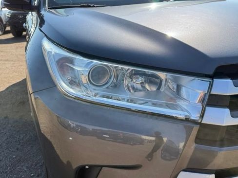 Used 2019 Toyota Highlander XLE AWD/4WD image 10