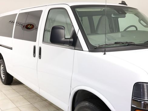 Used 2024 Chevrolet Express 3500 LT w/ LT Preferred Equipment Group RWD image 30