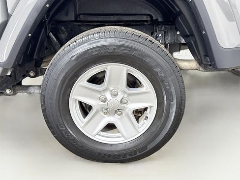 Used 2022 Jeep Gladiator Sport image 25