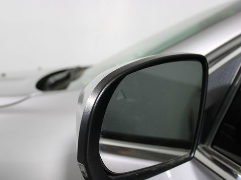 Used 2019 Jeep Cherokee Latitude Plus FWD image 33