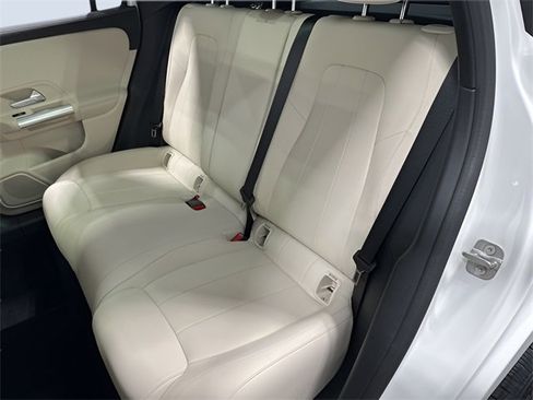 Used 2025 Mercedes-Benz GLA 250 4MATIC image 29