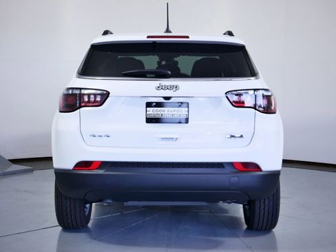 Used 2024 Jeep Compass Latitude image 9