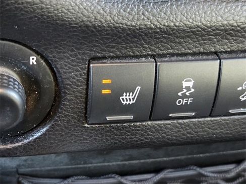 Used 2017 Jeep Wrangler Unlimited Sahara w/ Connectivity Group image 20