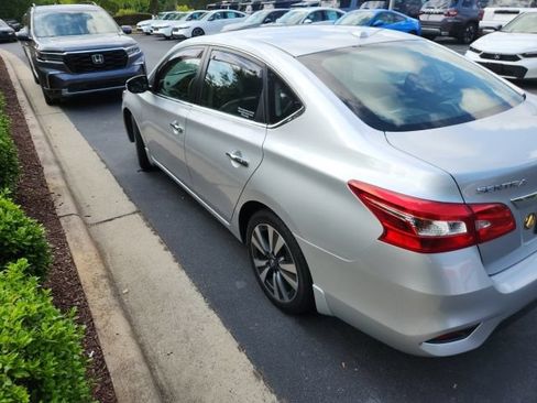 Used 2016 Nissan Sentra SL w/ Technology Package FWD image 11