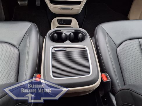 Used 2024 Chrysler Pacifica Select image 24