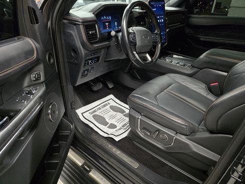 Used 2023 Ford Expedition Platinum image 18