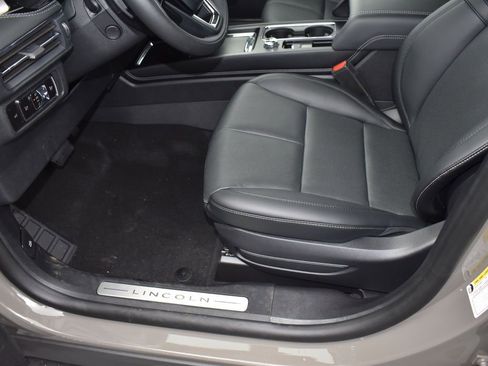 New 2025 Lincoln Corsair Reserve image 13