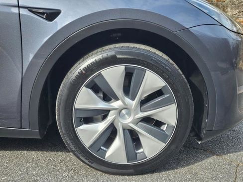 Used 2023 Tesla Model Y 2WD image 17