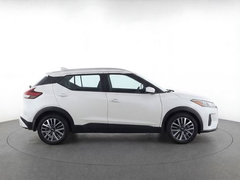 Used 2024 Nissan Kicks SV image 11