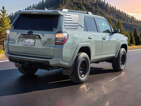 Used 2022 Toyota 4Runner TRD Off-Road Premium AWD/4WD image 7