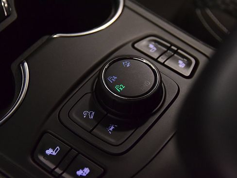 Used 2022 GMC Terrain SLE w/ Driver Convenience Package AWD/4WD image 24